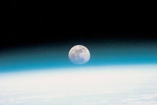 Erde mit Mond